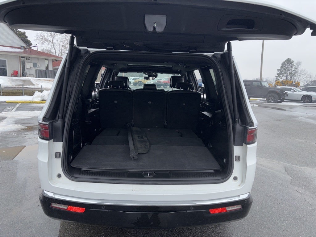 2023 Jeep Wagoneer Base