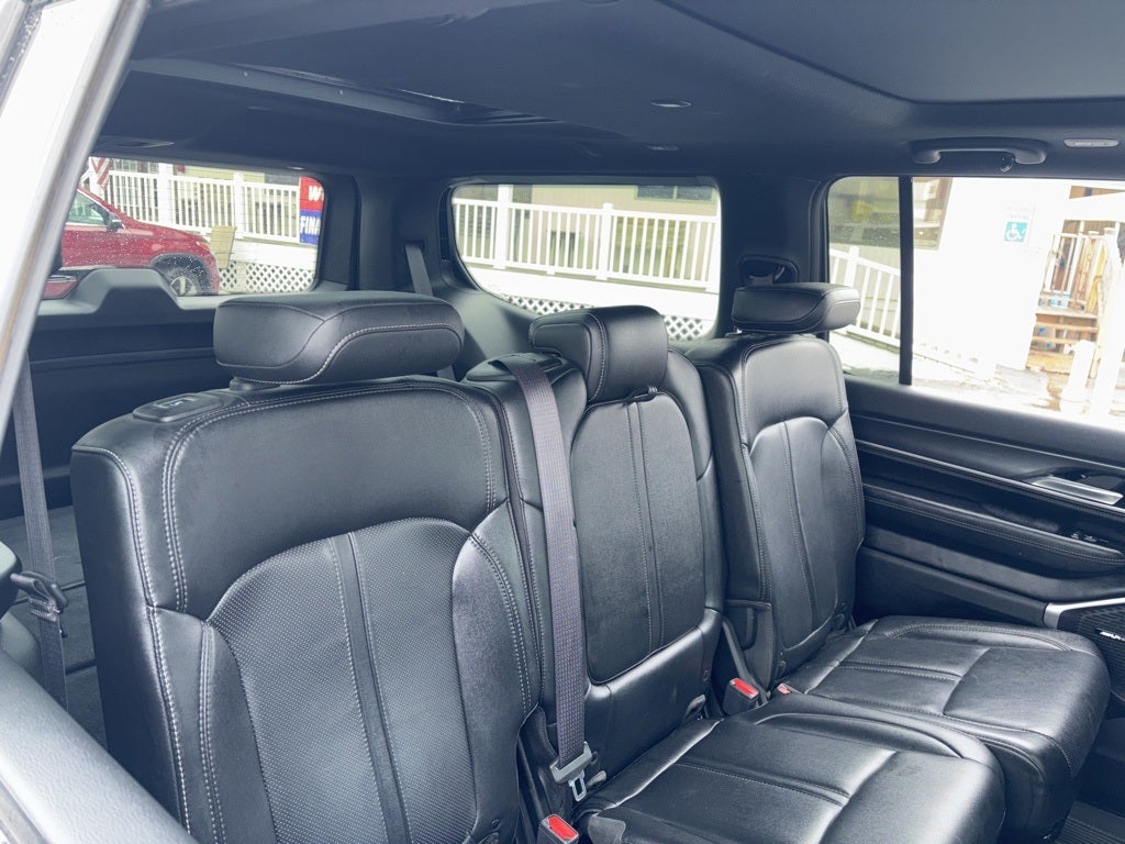 2023 Jeep Wagoneer Base