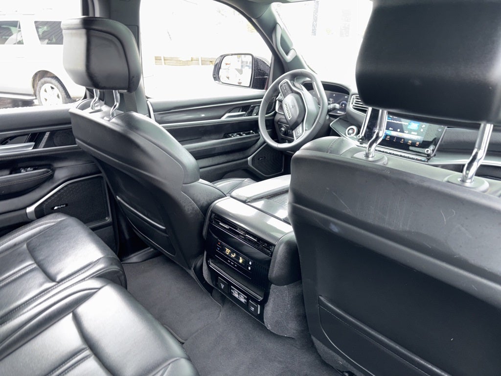 2023 Jeep Wagoneer Base