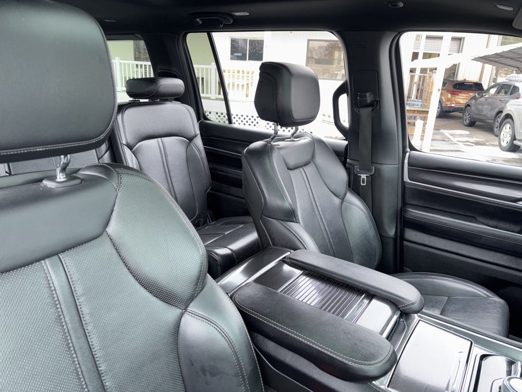 2023 Jeep Wagoneer Base