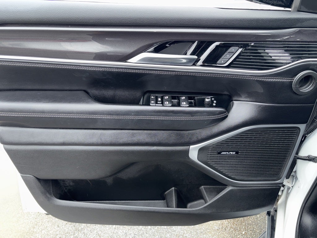 2023 Jeep Wagoneer Base