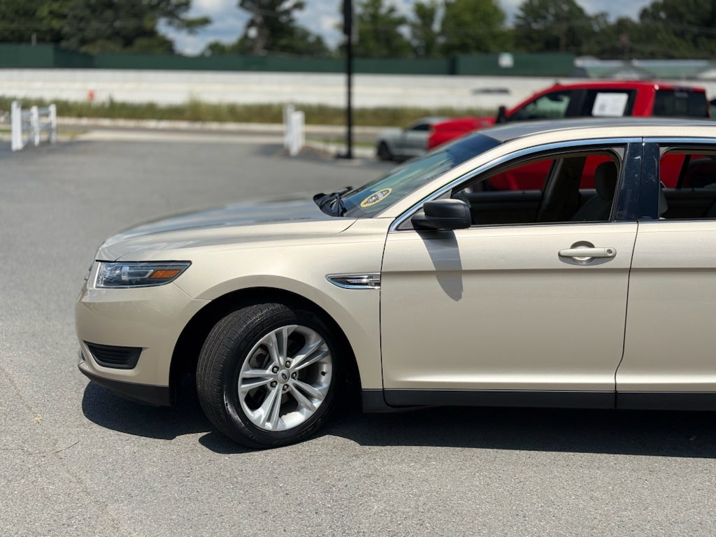 2018 Ford Taurus SE