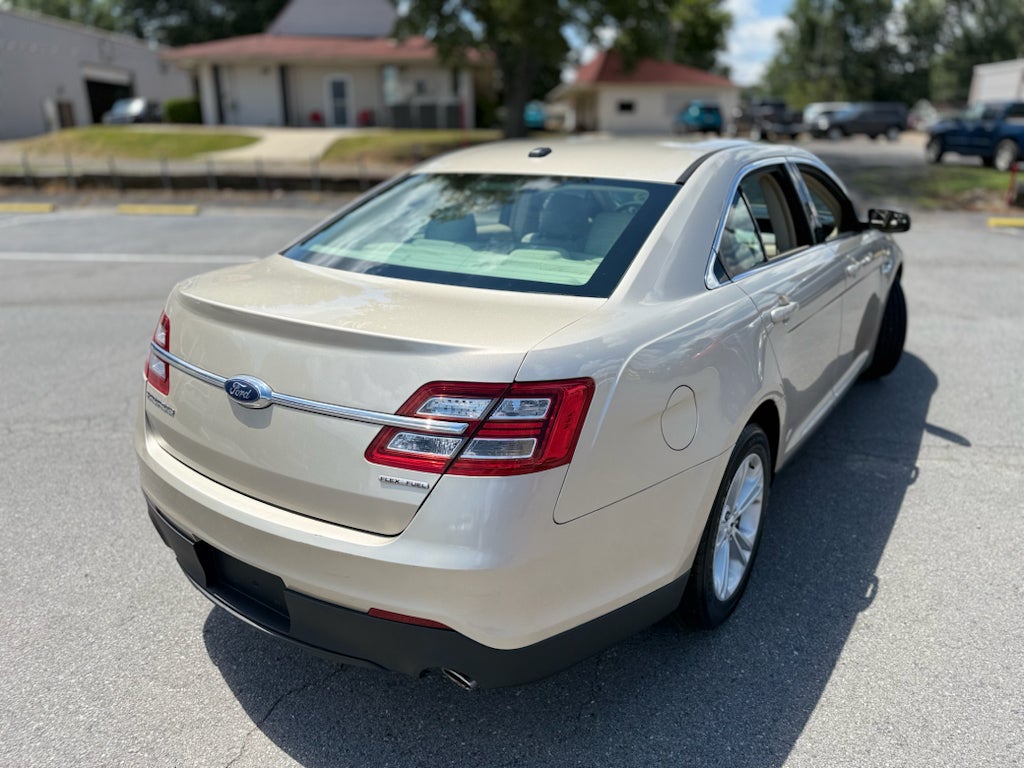 2018 Ford Taurus SE