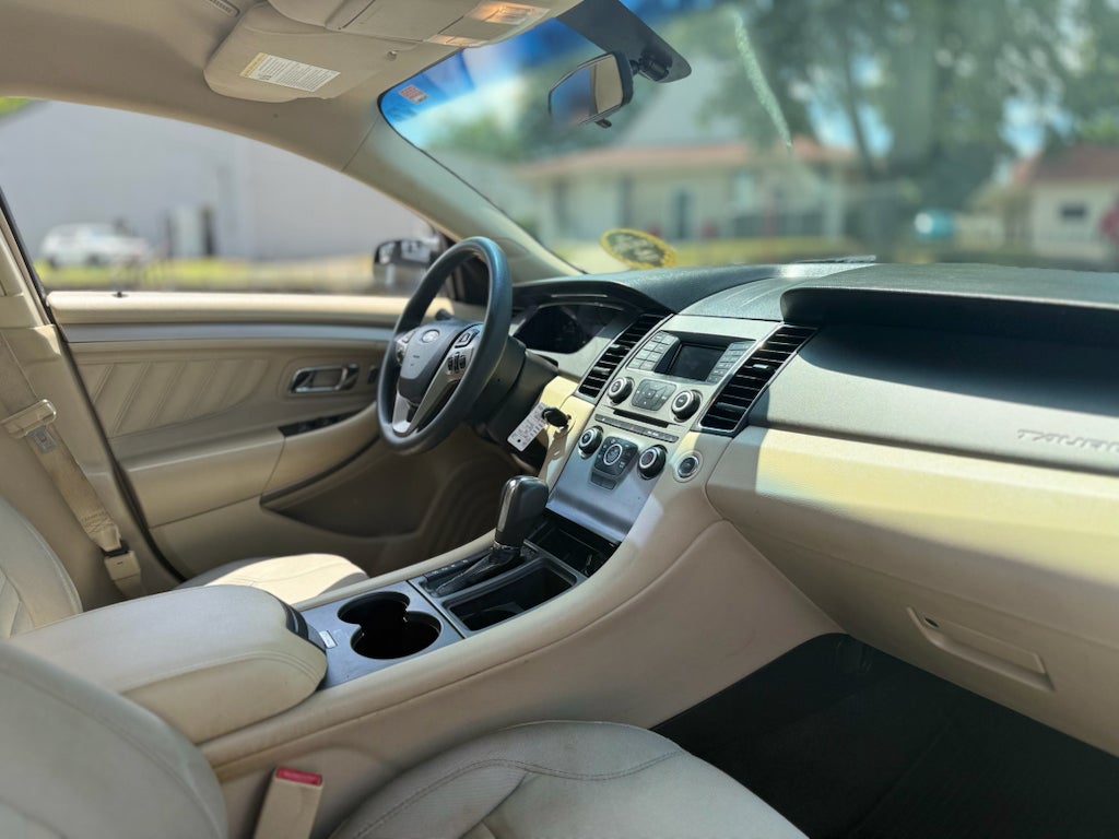 2018 Ford Taurus SE