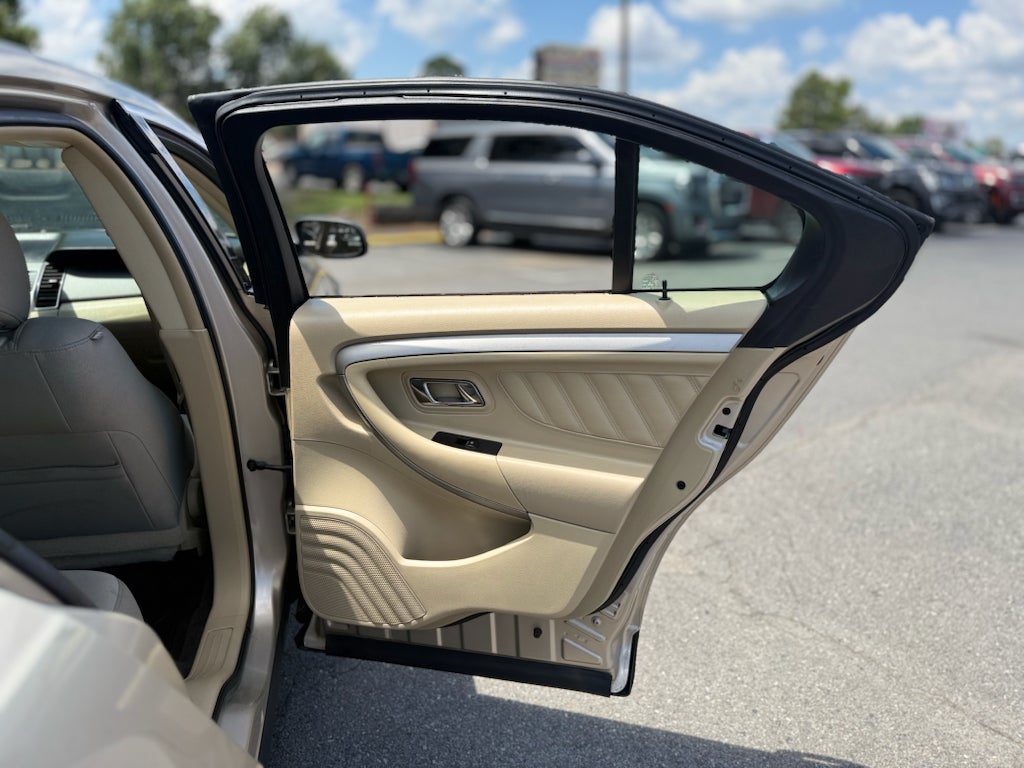 2018 Ford Taurus SE