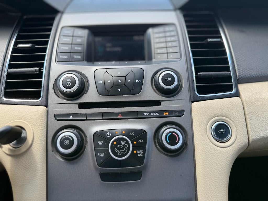 2018 Ford Taurus SE