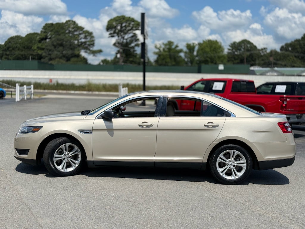 2018 Ford Taurus SE