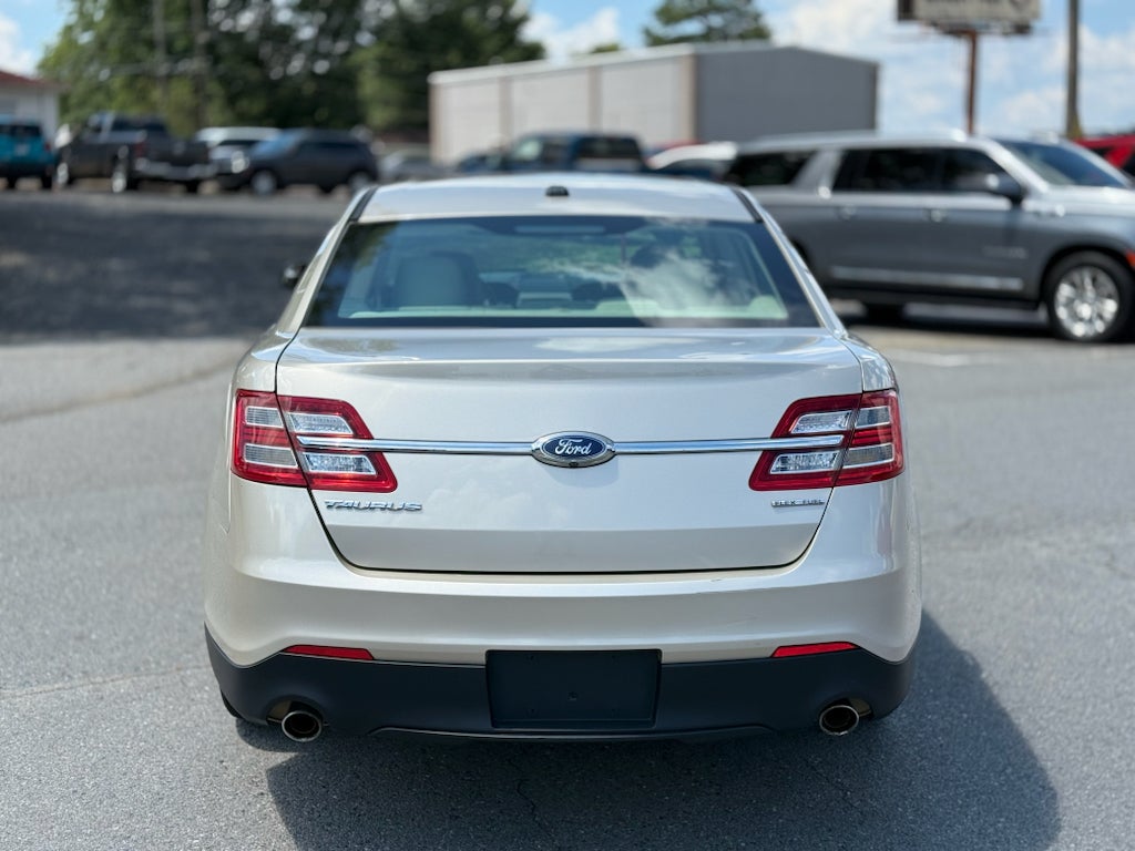 2018 Ford Taurus SE