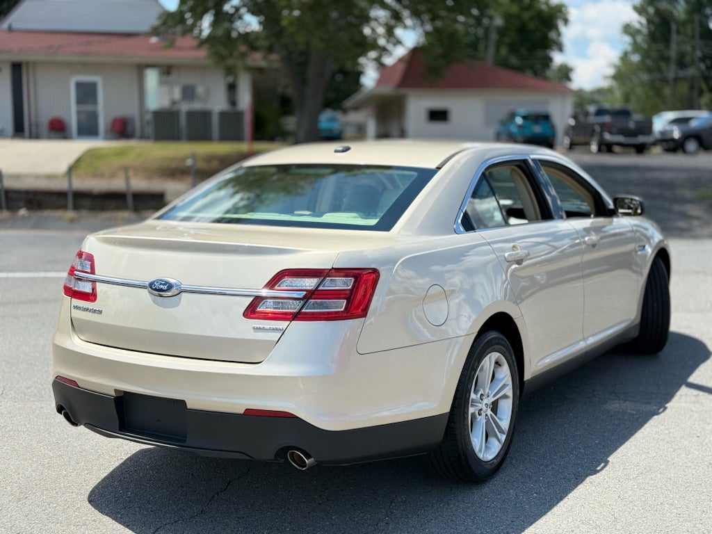 2018 Ford Taurus SE
