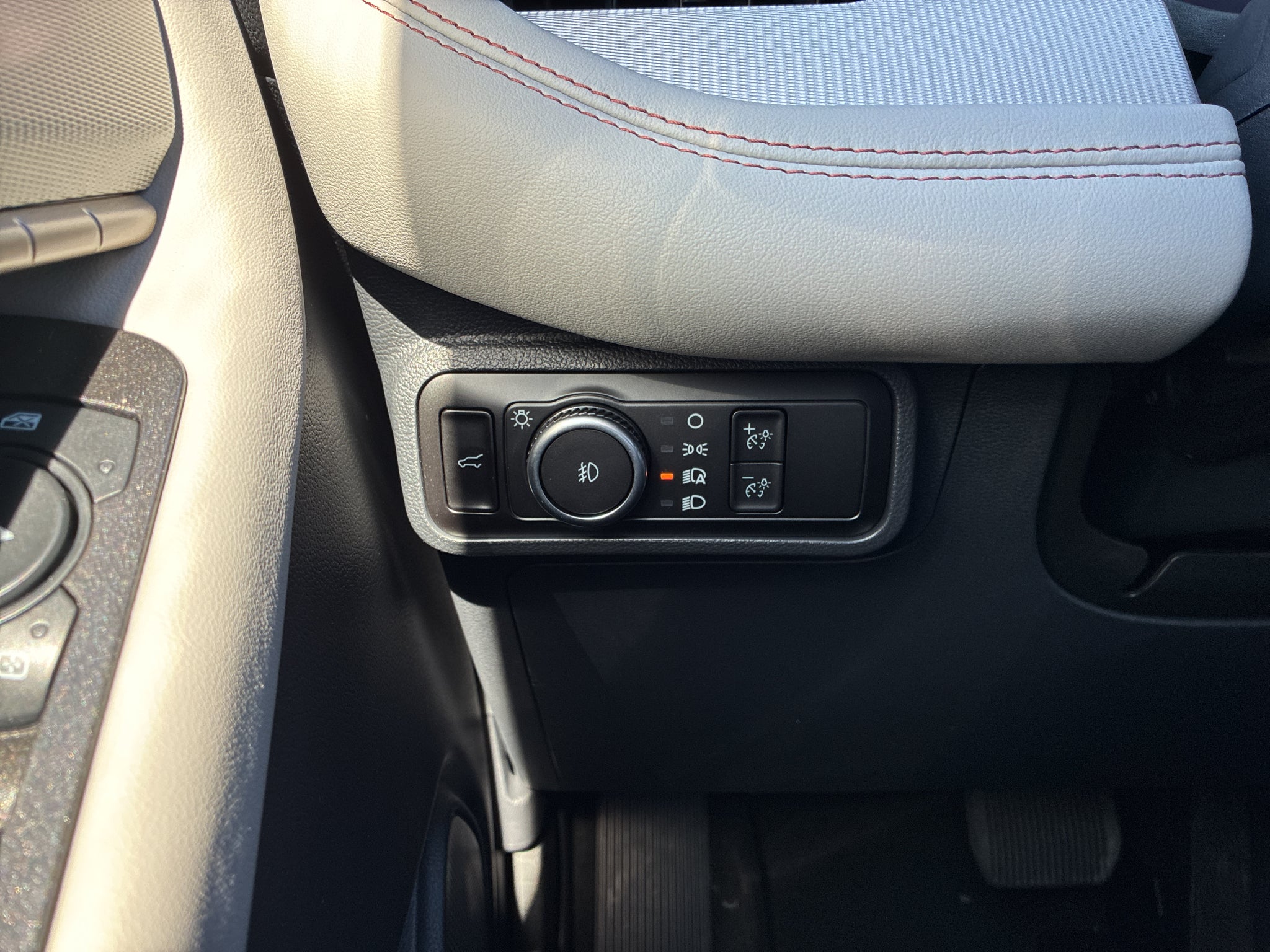 2027 Ford Explorer Active w/200A Pkg