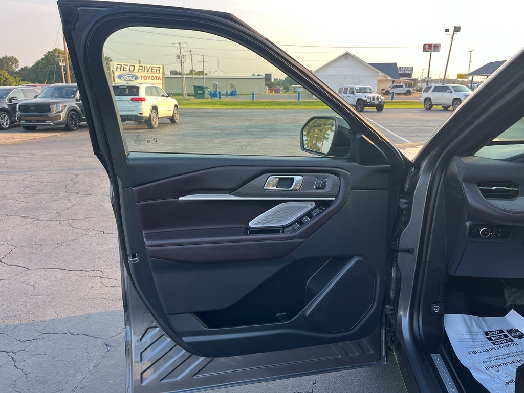 2025 Ford Explorer Platinum