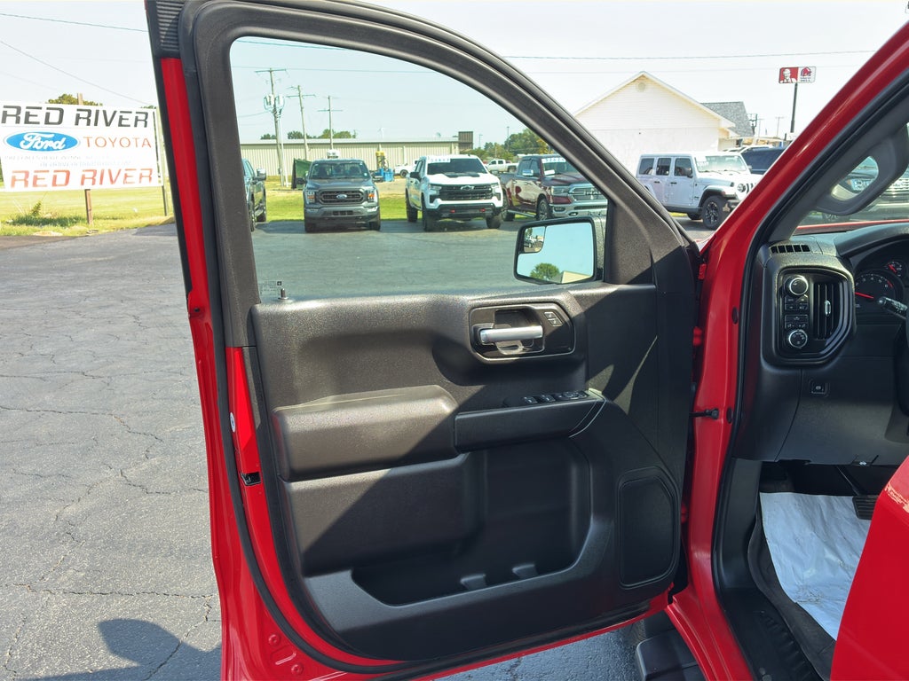 2025 Chevrolet Silverado Custom