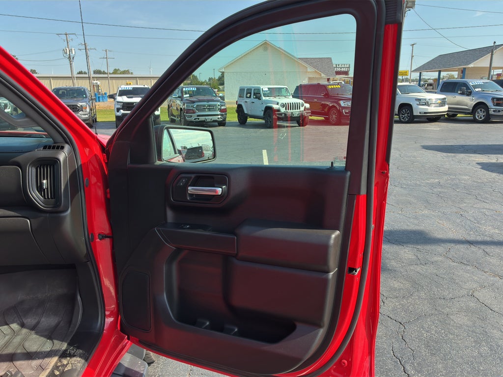 2025 Chevrolet Silverado Custom
