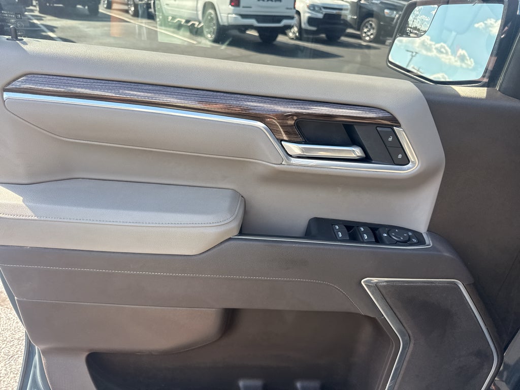 2025 Chevrolet Silverado LT