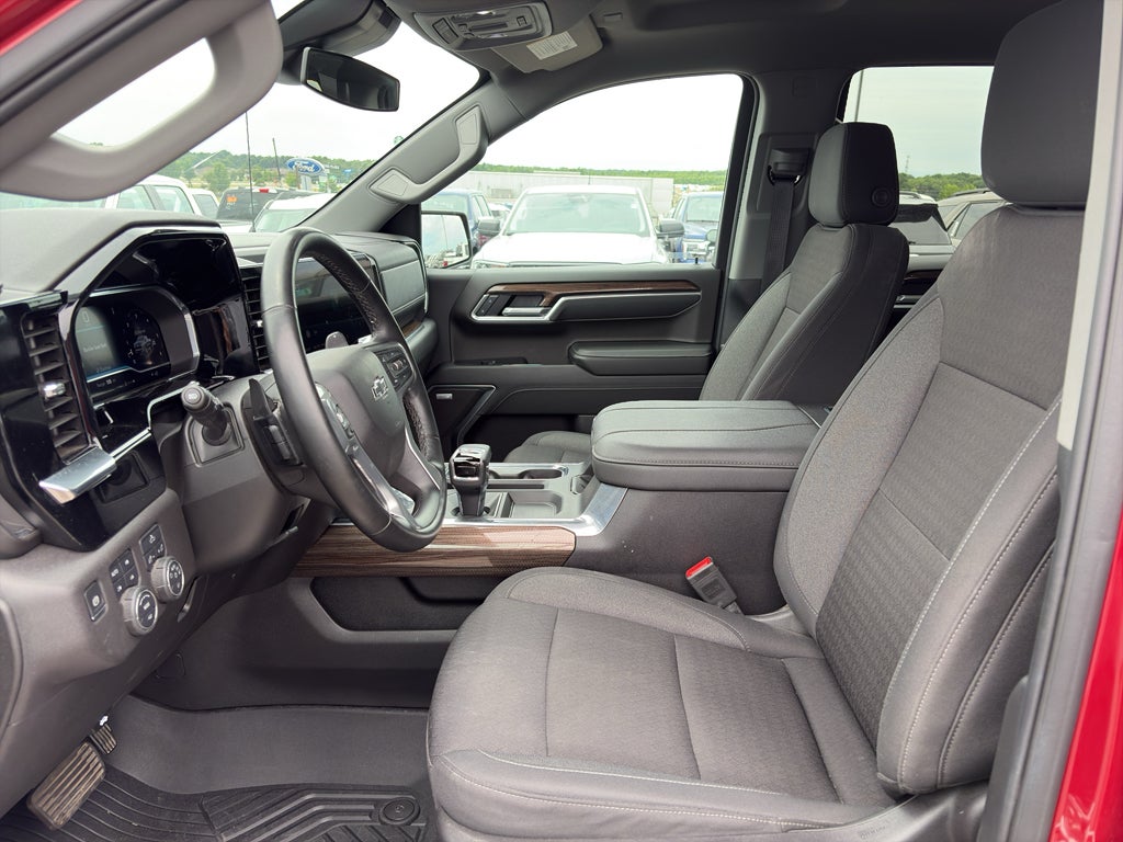 2025 Chevrolet Silverado RST