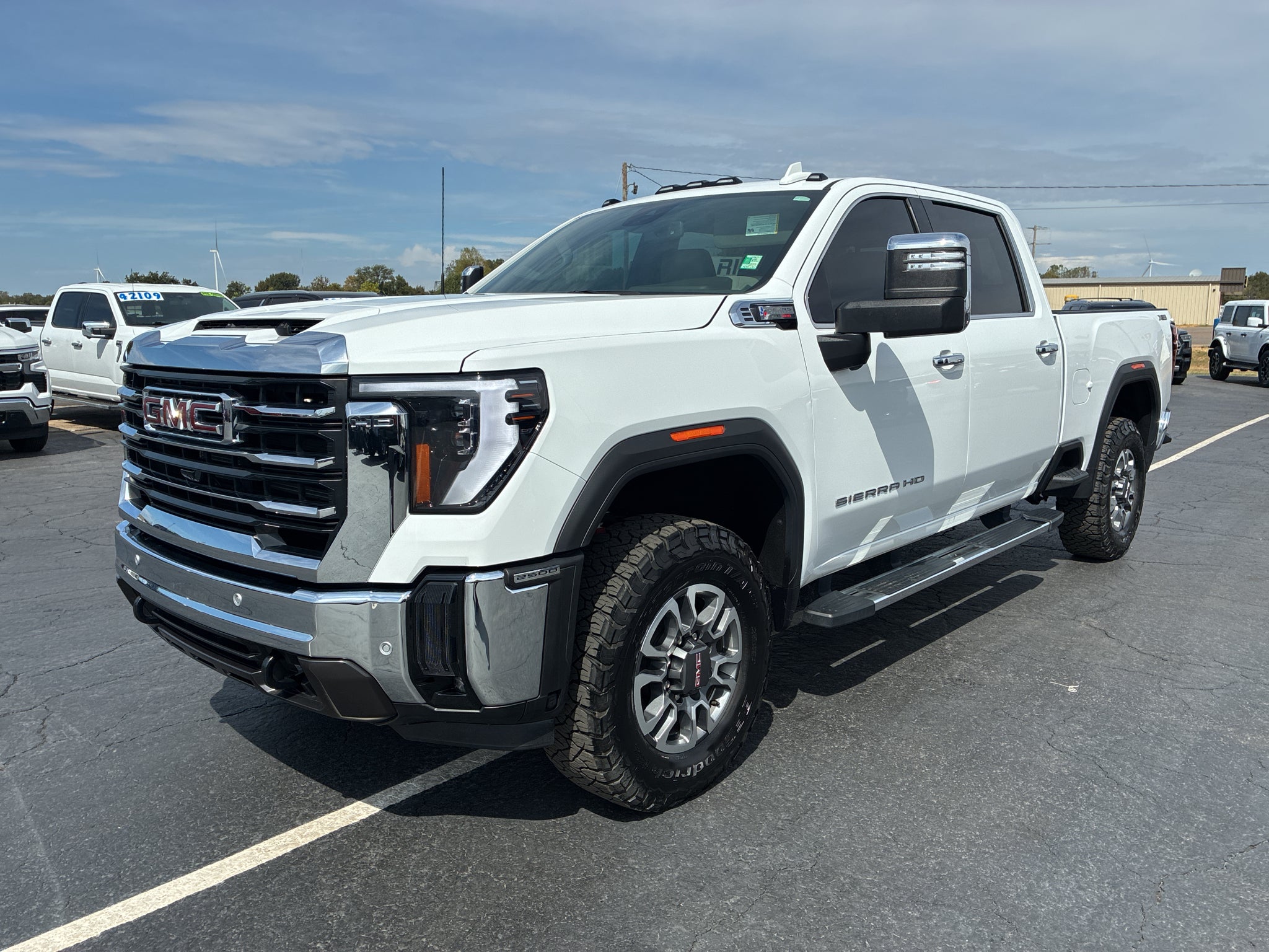 2025 GMC Sierra SLT
