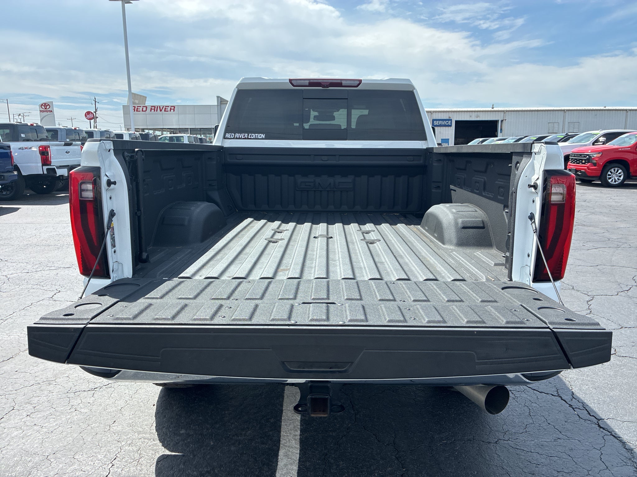 2025 GMC Sierra SLT