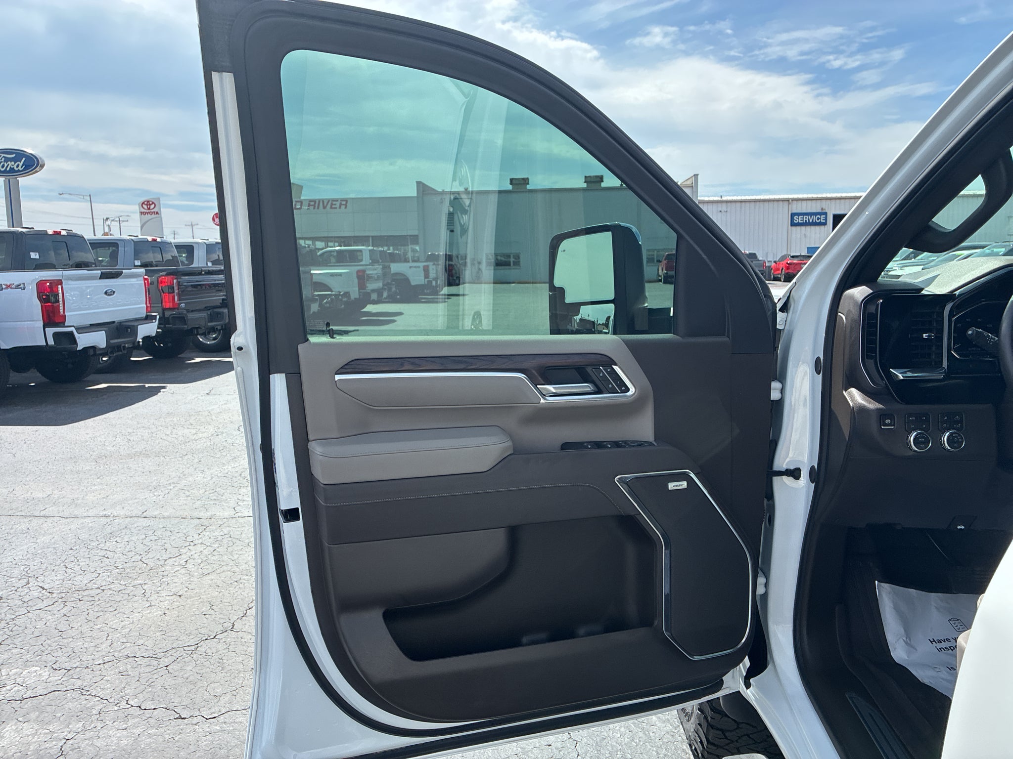 2025 GMC Sierra SLT