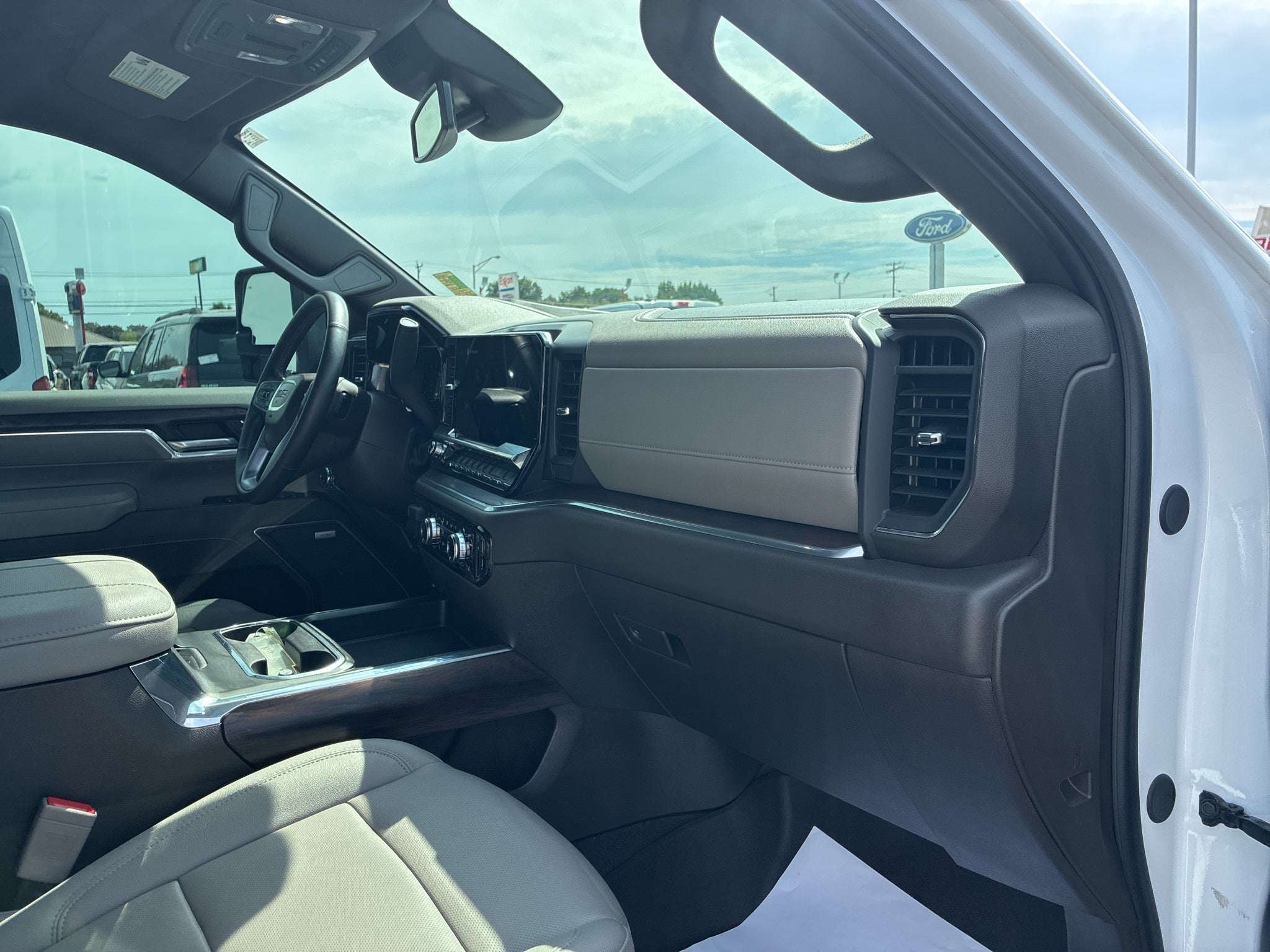 2025 GMC Sierra SLT