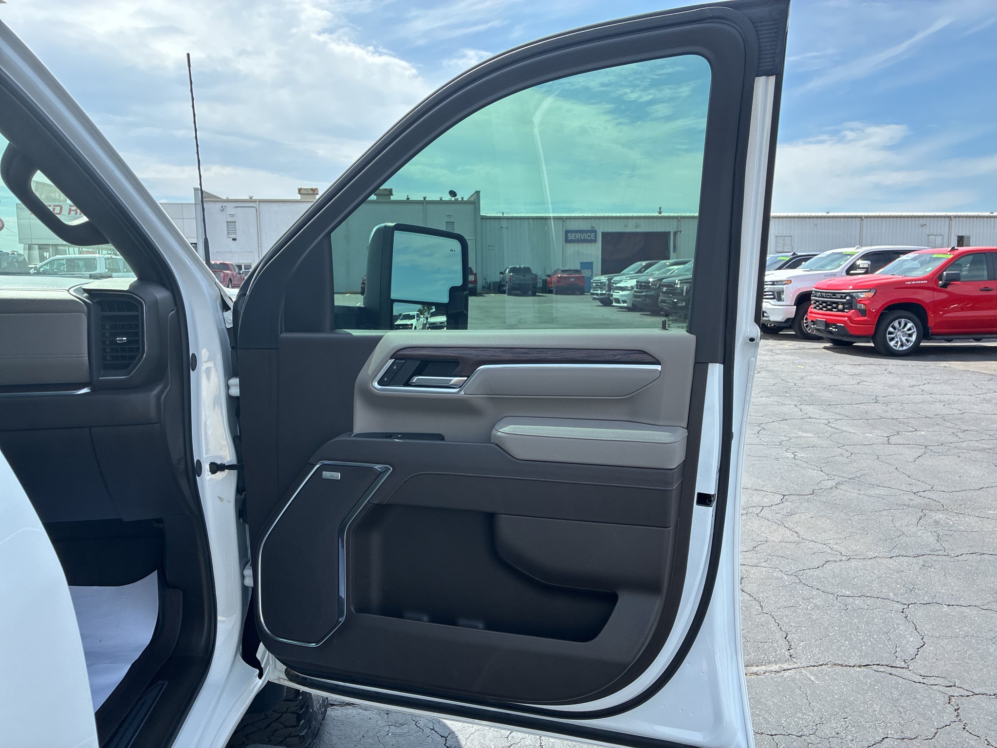 2025 GMC Sierra SLT
