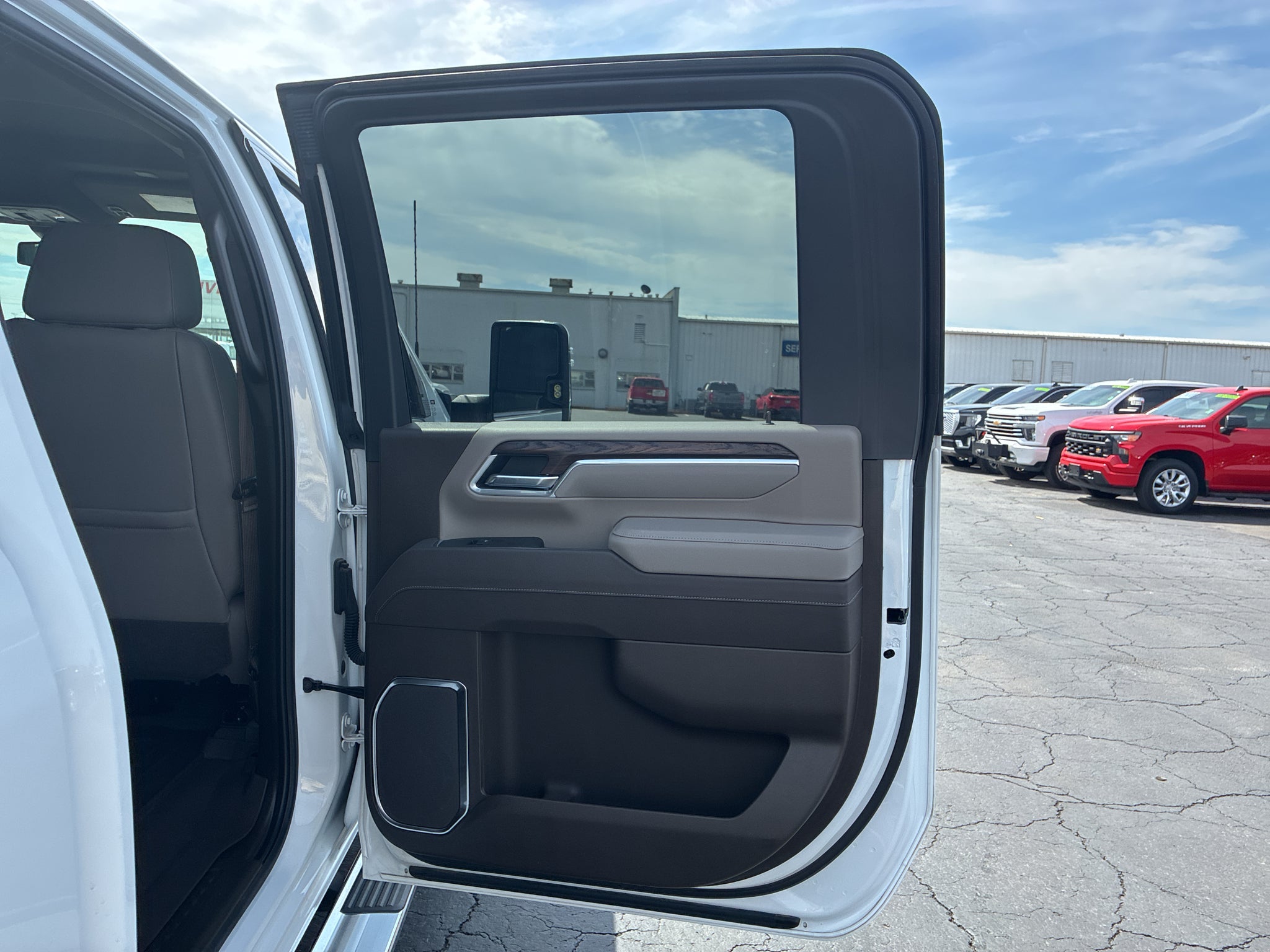 2025 GMC Sierra SLT