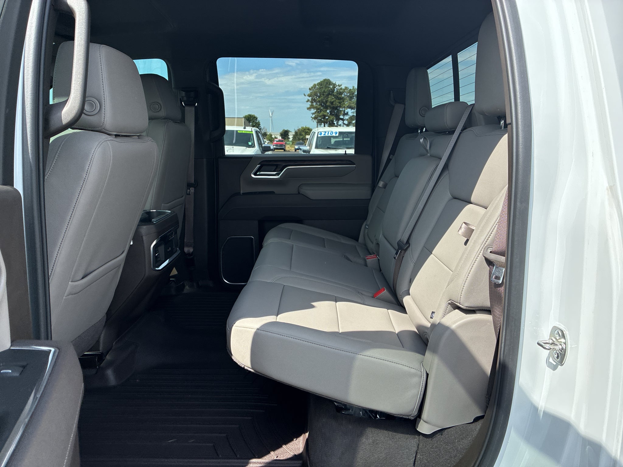 2025 GMC Sierra SLT
