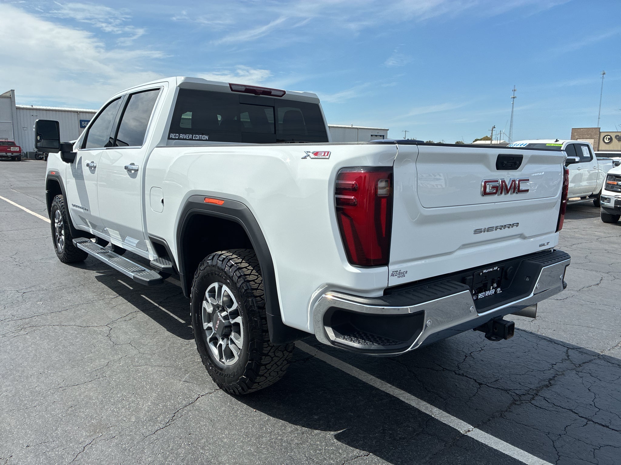 2025 GMC Sierra SLT