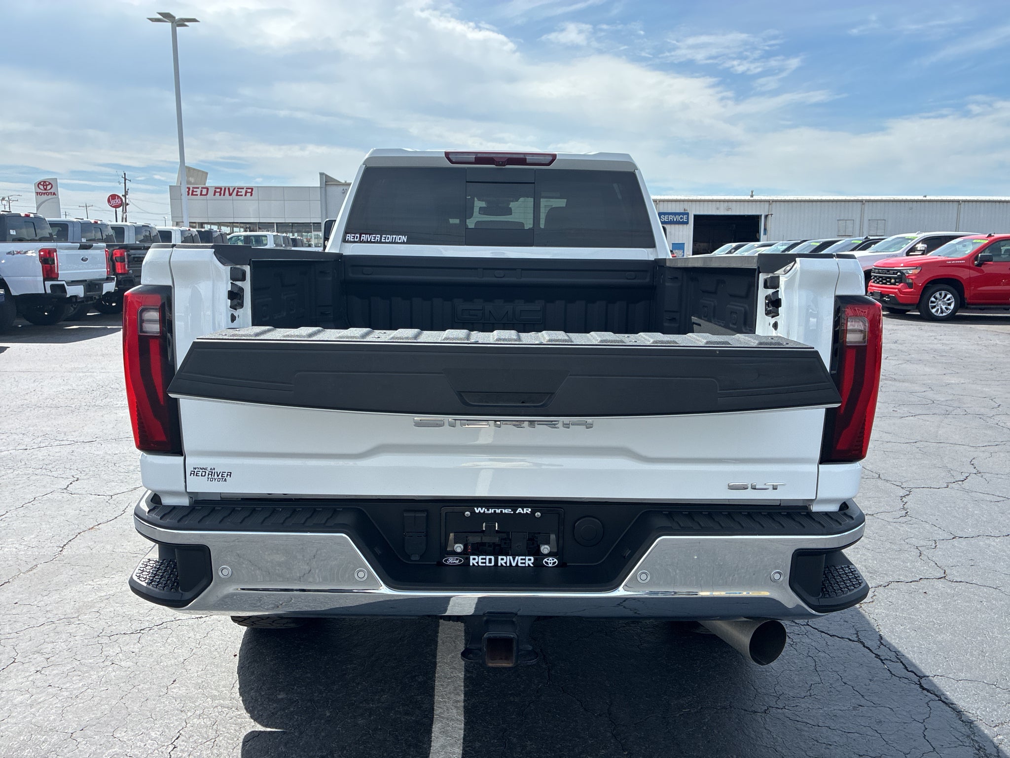 2025 GMC Sierra SLT