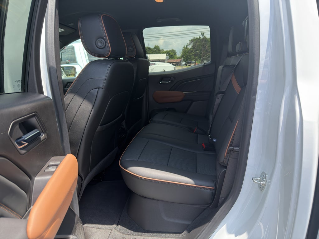 2025 GMC Canyon 4WD AT4