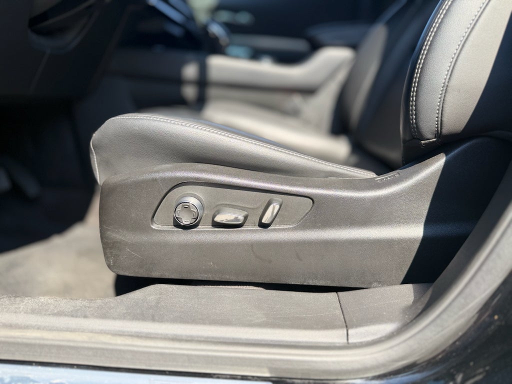 2025 Cadillac XT4 FWD Premium Luxury