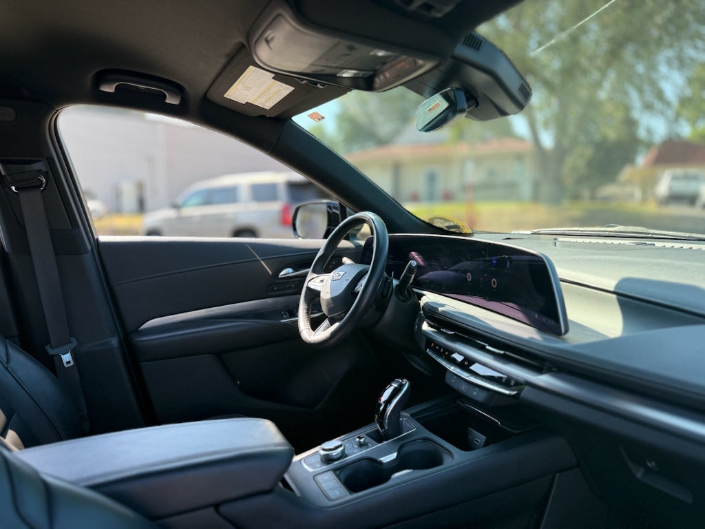 2025 Cadillac XT4 FWD Premium Luxury