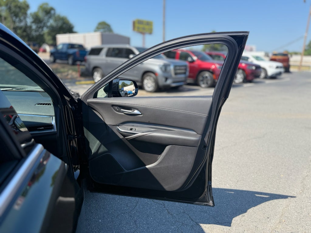 2025 Cadillac XT4 FWD Premium Luxury