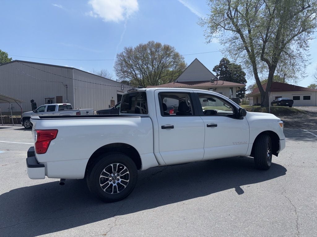 2023 Nissan Titan SV