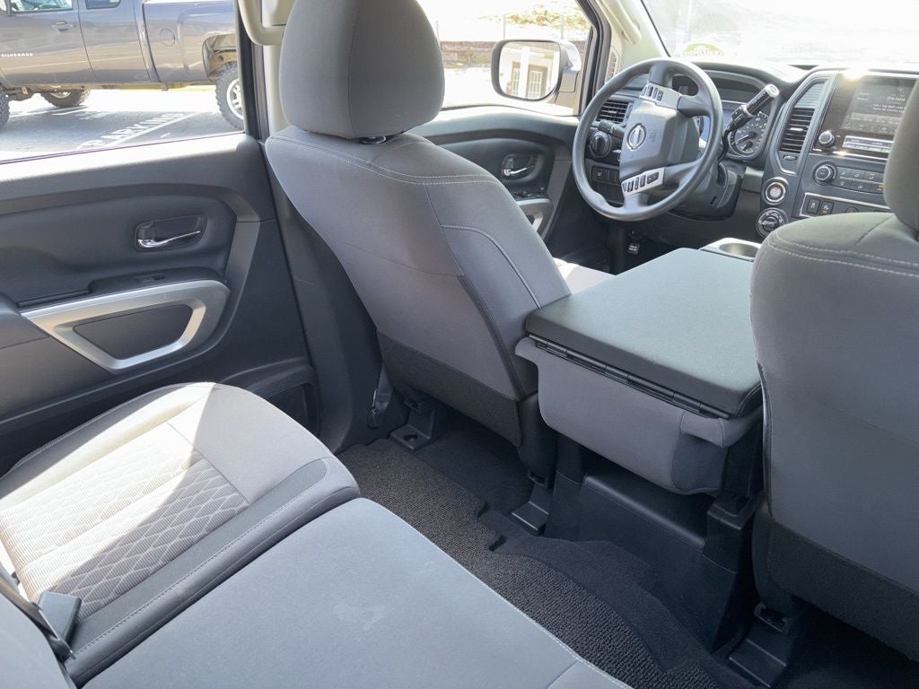 2023 Nissan Titan SV