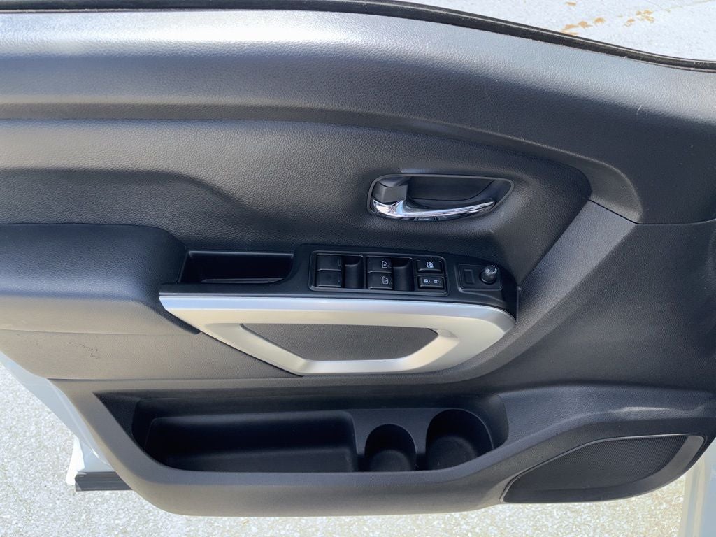 2023 Nissan Titan SV