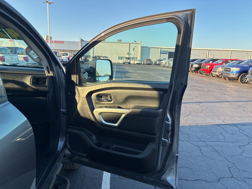 2024 Nissan Titan SV