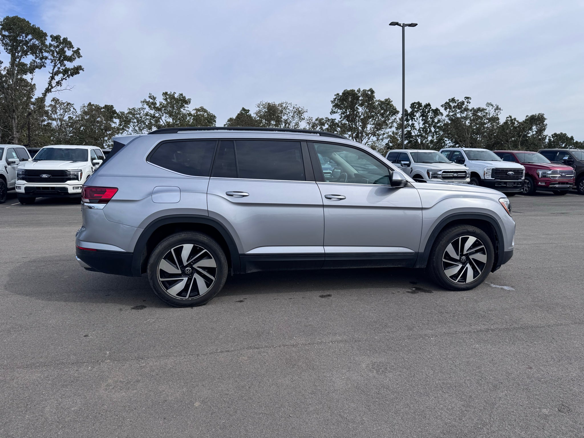 2024 Volkswagen Atlas 2.0T SE w/Technology