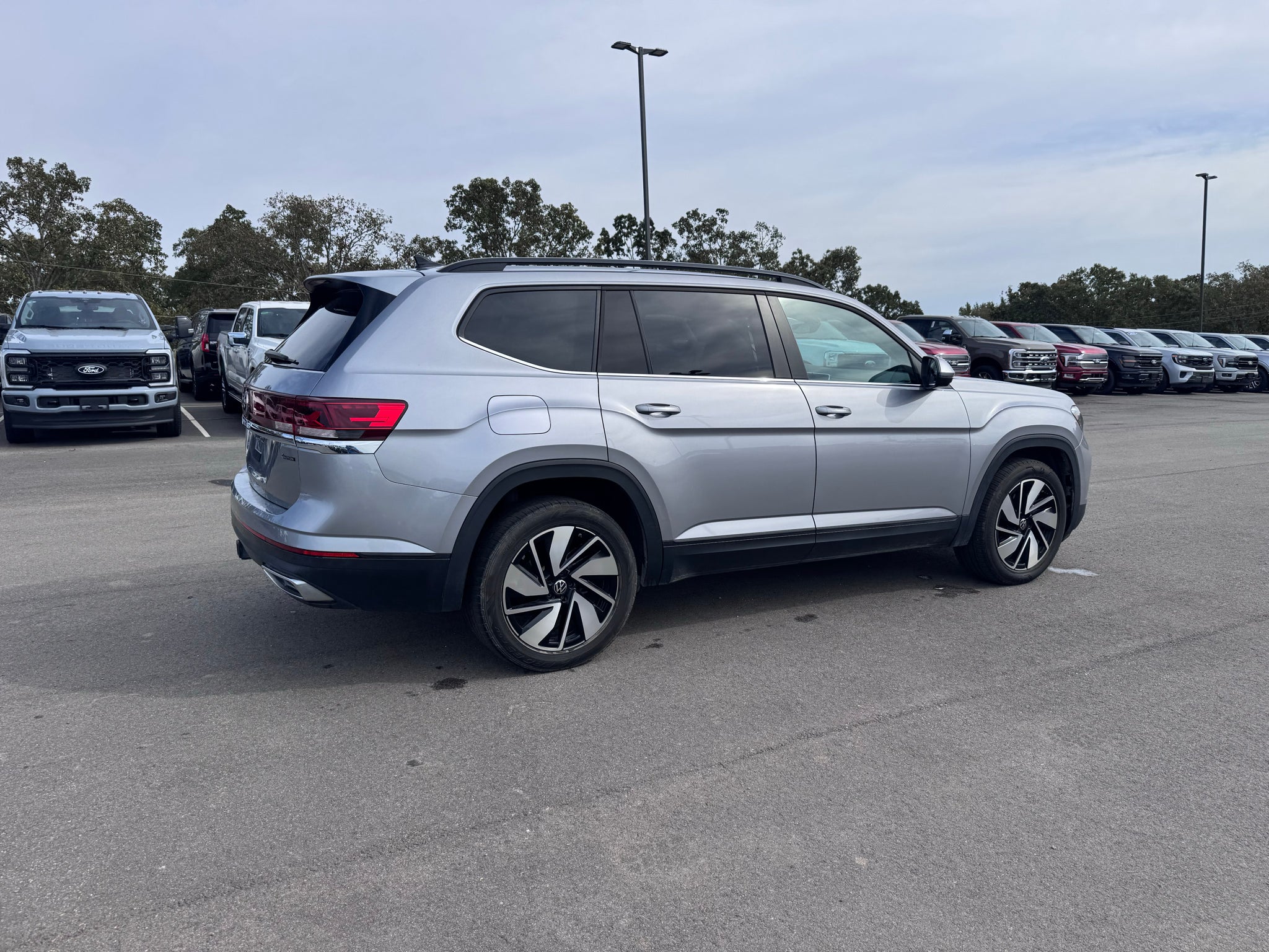 2024 Volkswagen Atlas 2.0T SE w/Technology