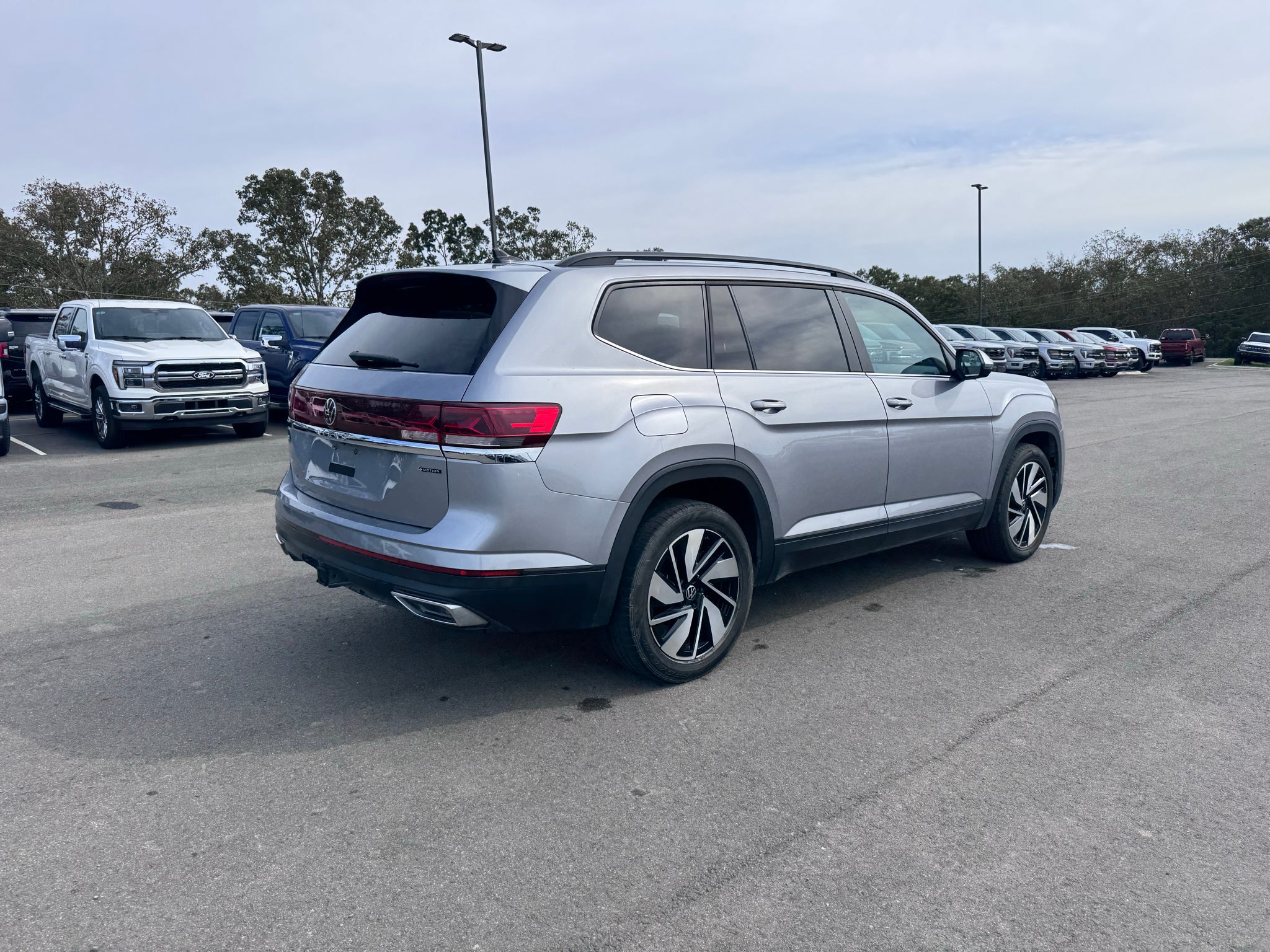 2024 Volkswagen Atlas 2.0T SE w/Technology