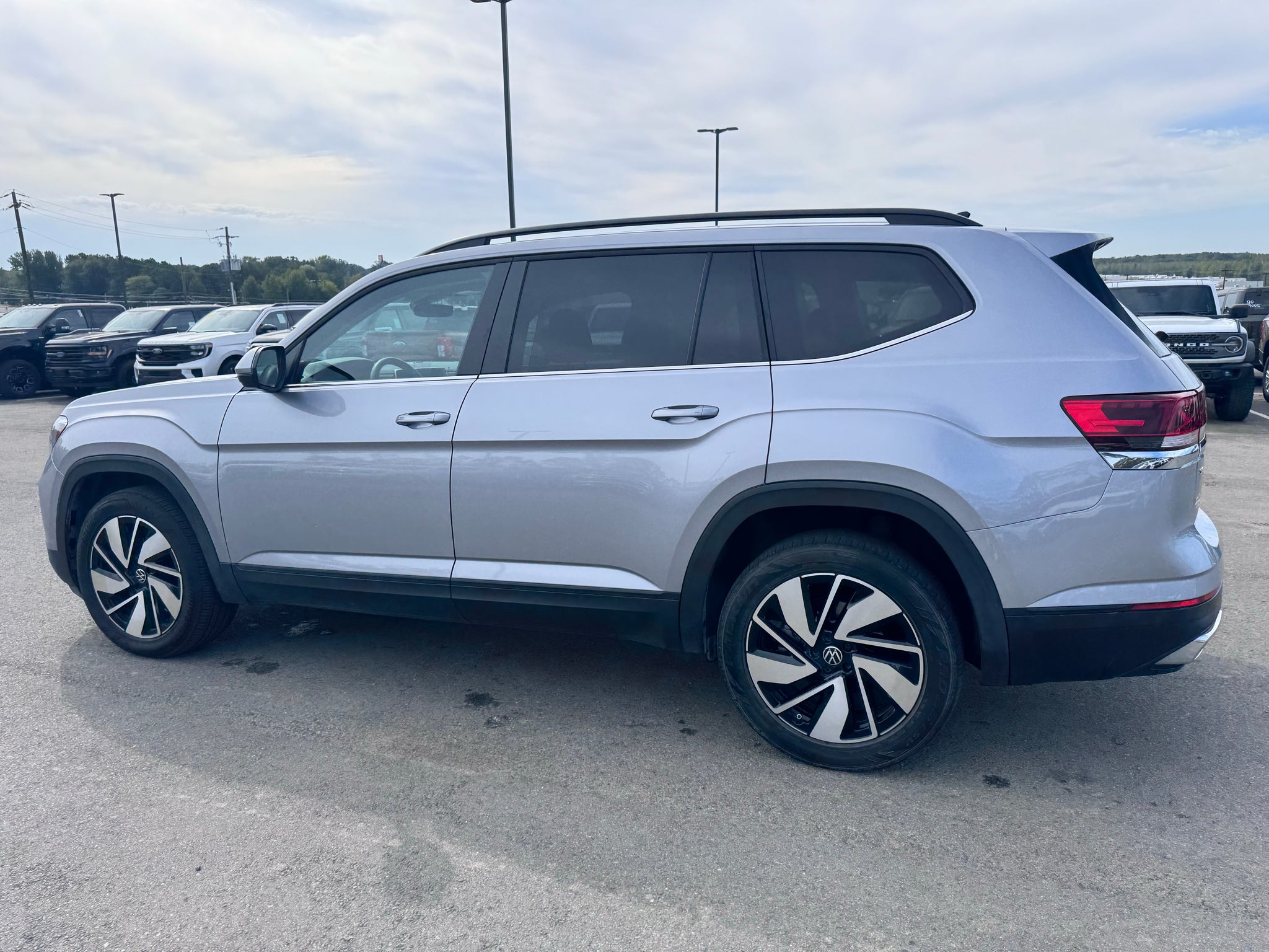 2024 Volkswagen Atlas 2.0T SE w/Technology
