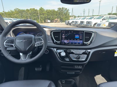 2025 Chrysler Voyager LX