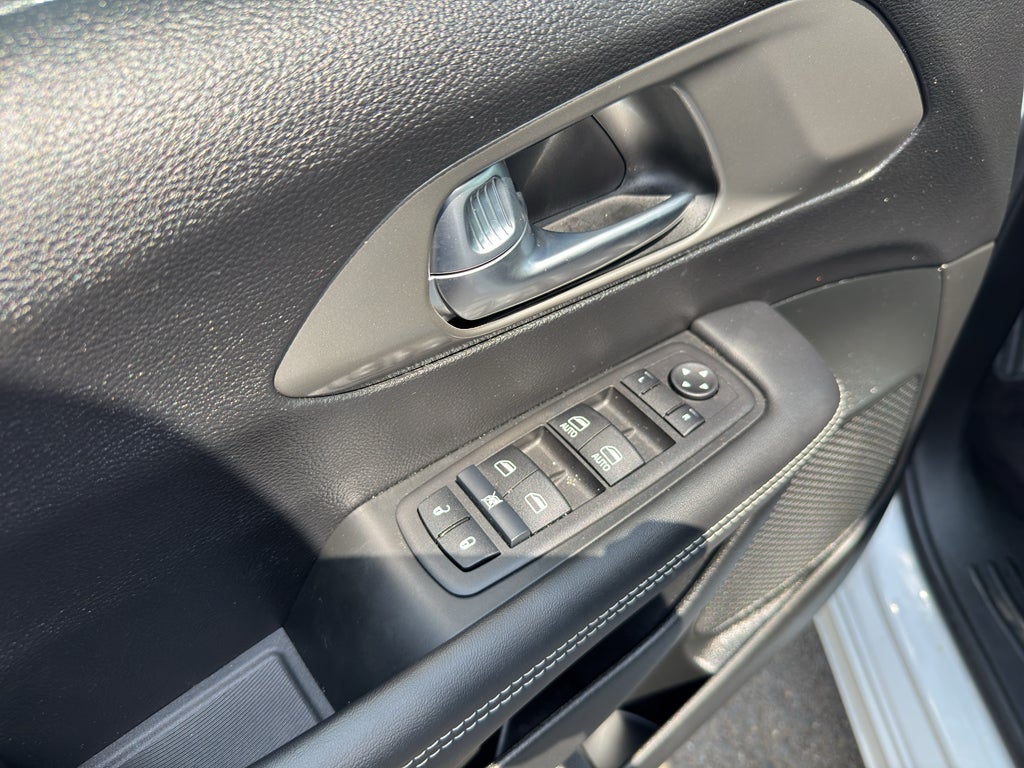 2025 Chrysler Voyager LX