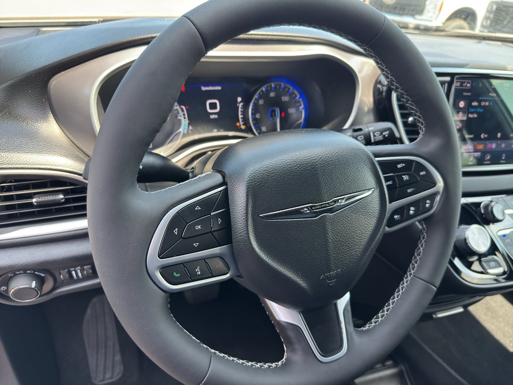 2025 Chrysler Voyager LX