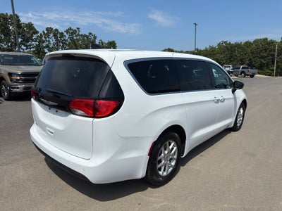 2025 Chrysler Voyager LX