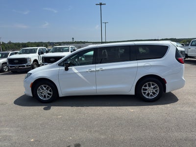 2025 Chrysler Voyager LX