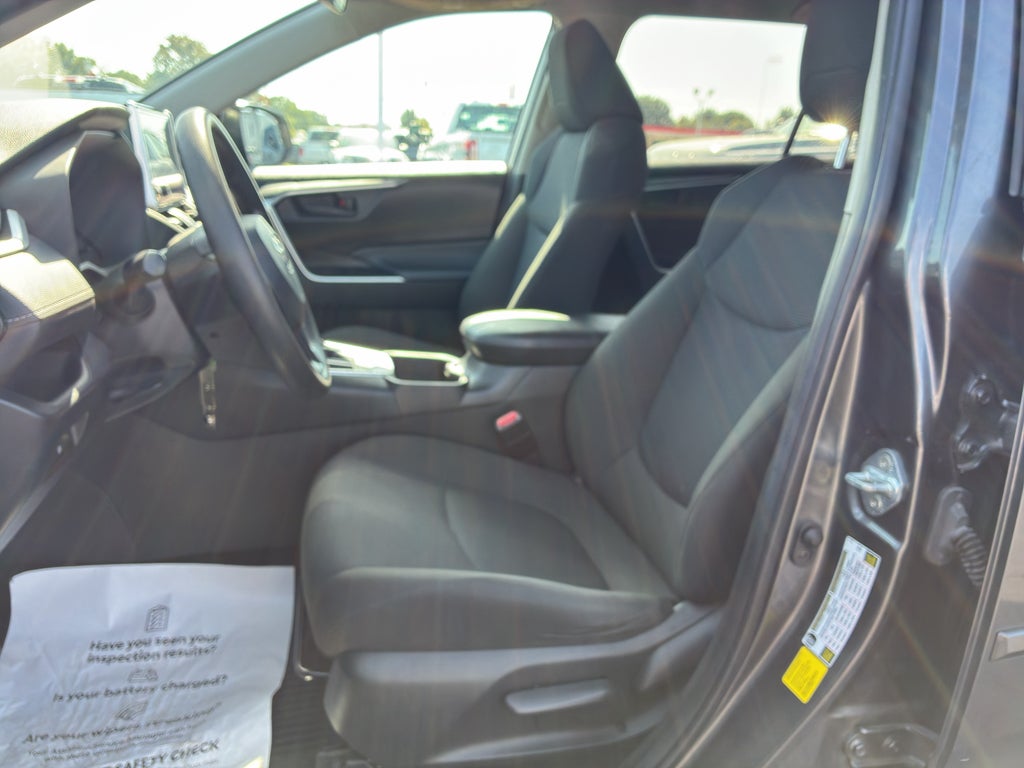 2023 Toyota RAV4 LE