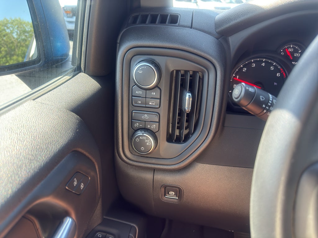 2025 Chevrolet Silverado Custom