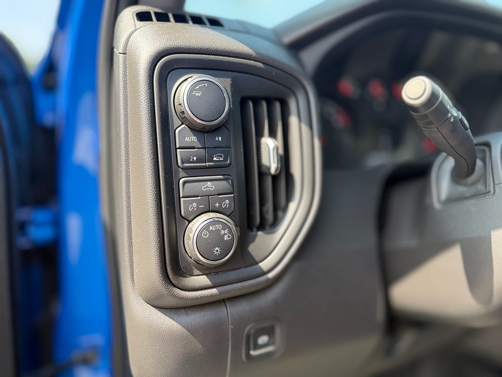 2025 Chevrolet Silverado Custom