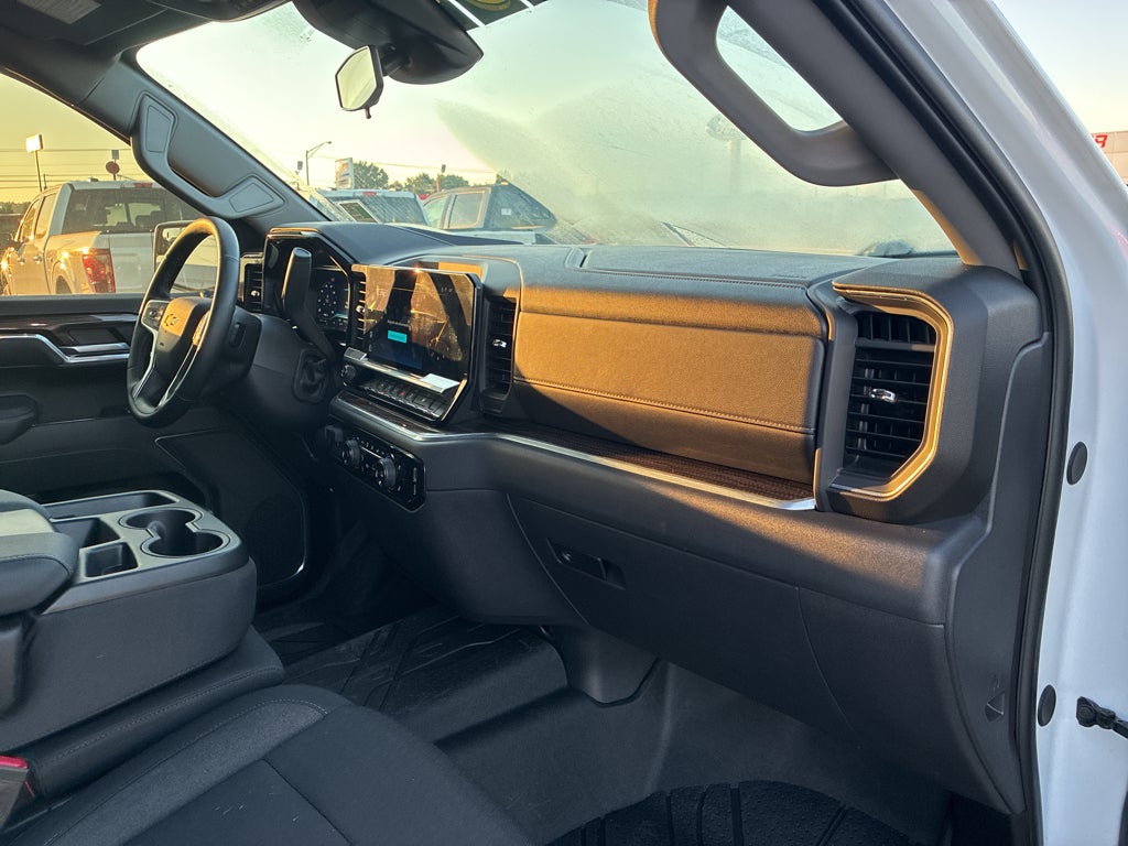 2025 Chevrolet Silverado LT