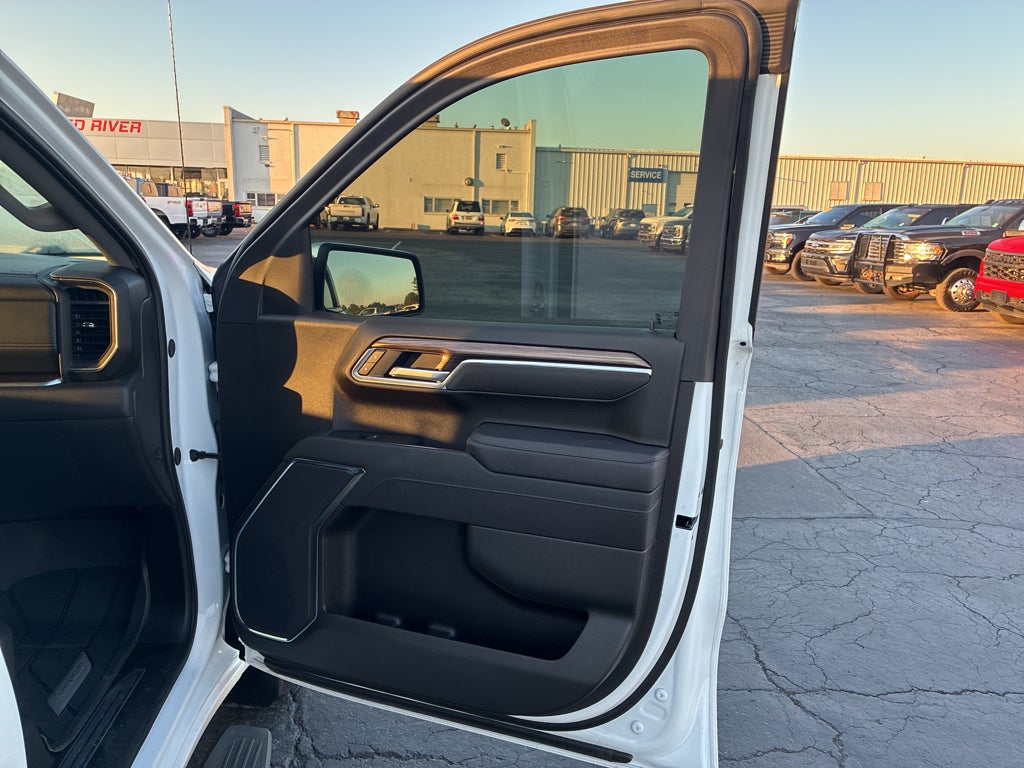 2025 Chevrolet Silverado LT